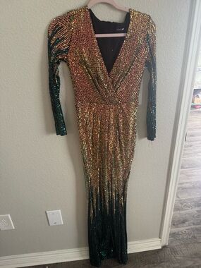 Long Sleeve Sequin Maxi Dress in Green and Gold